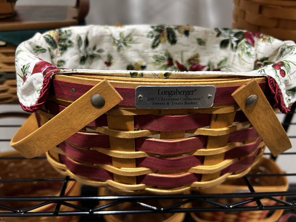 Longaberger 2007 Christmas Sweets And Treats Basket Pinecone poinsettia liner